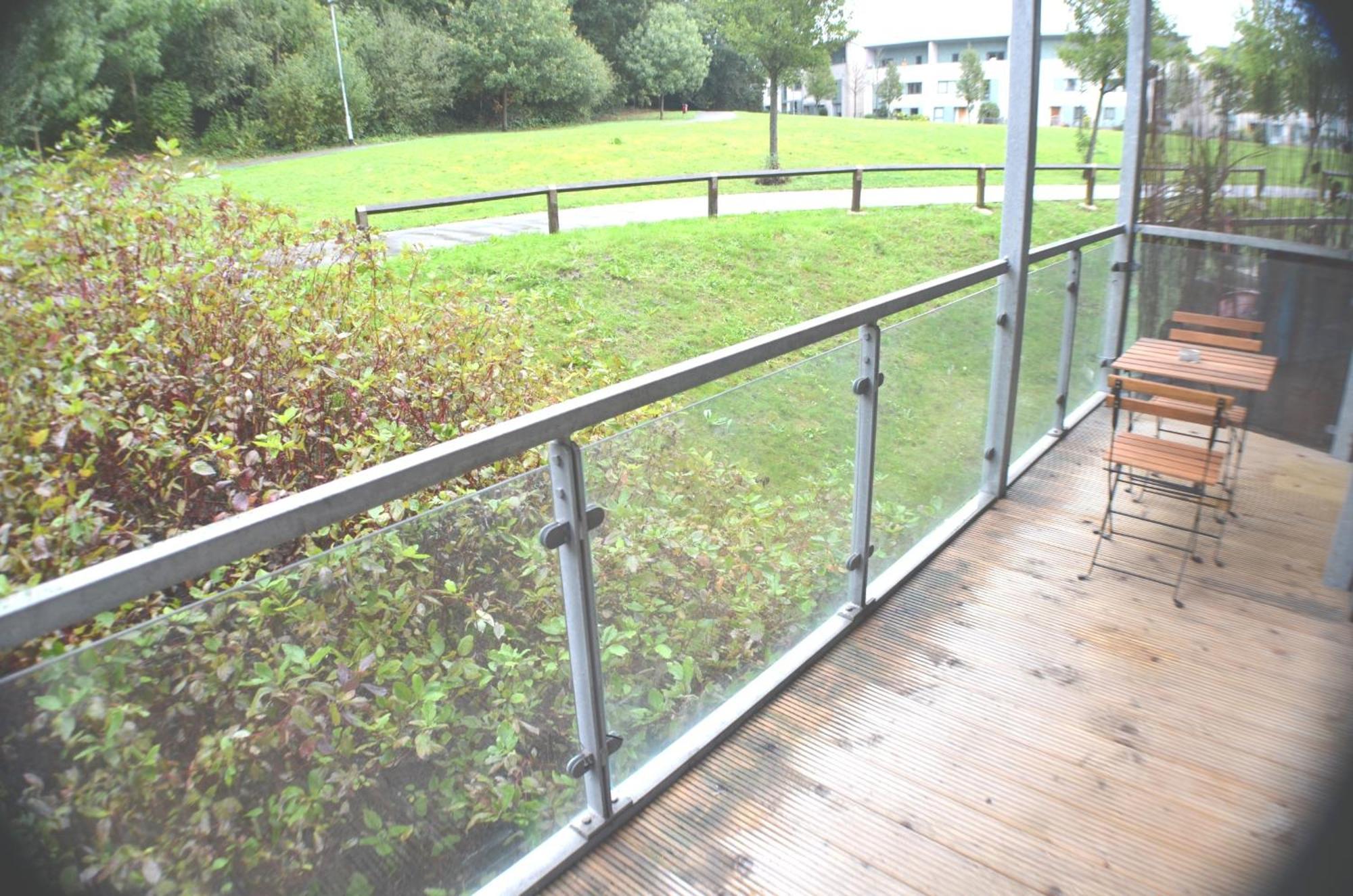 Brentwood Town Retreat - Large 2 Bedroom Apartment Kültér fotó