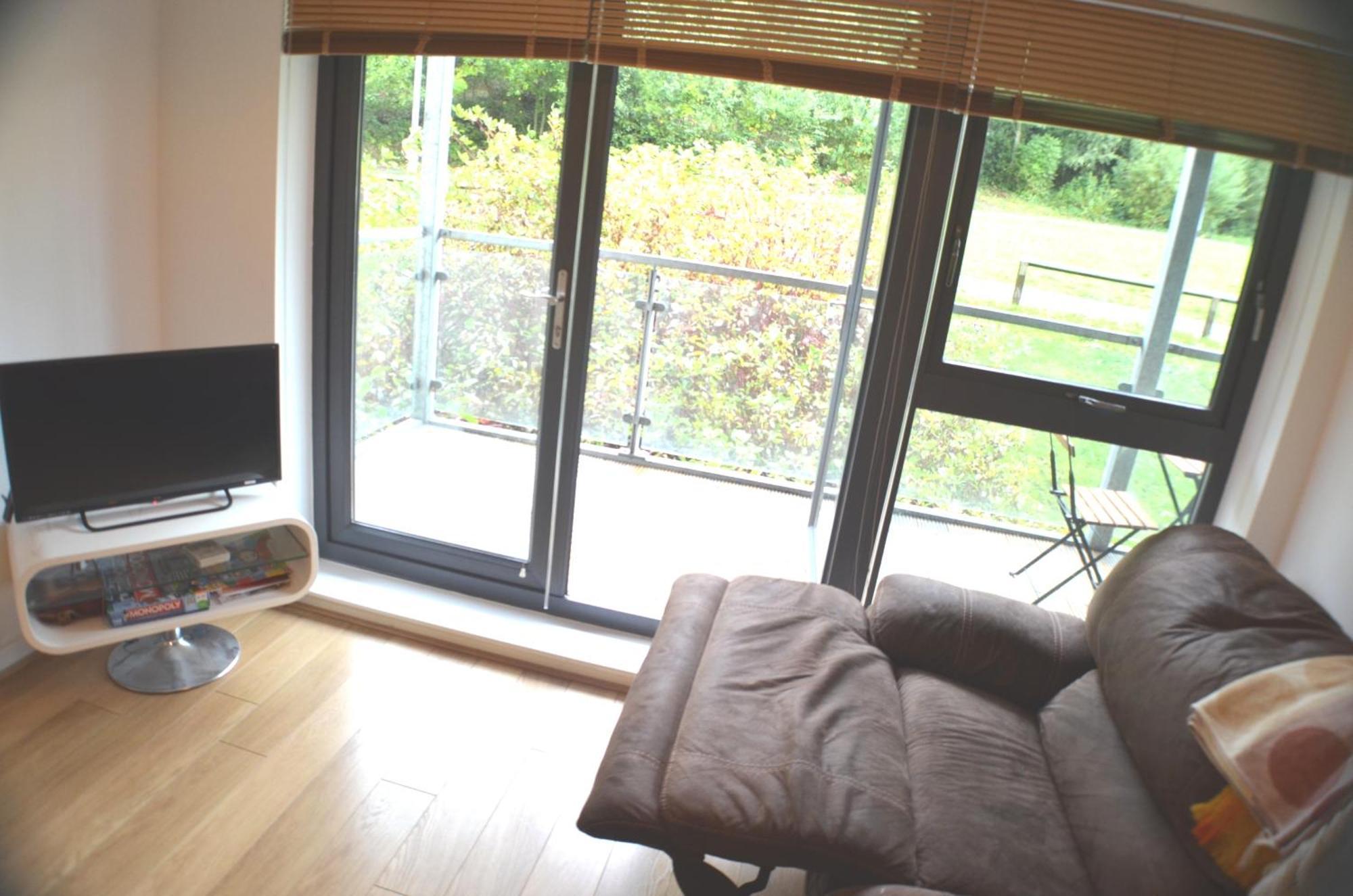 Brentwood Town Retreat - Large 2 Bedroom Apartment Kültér fotó