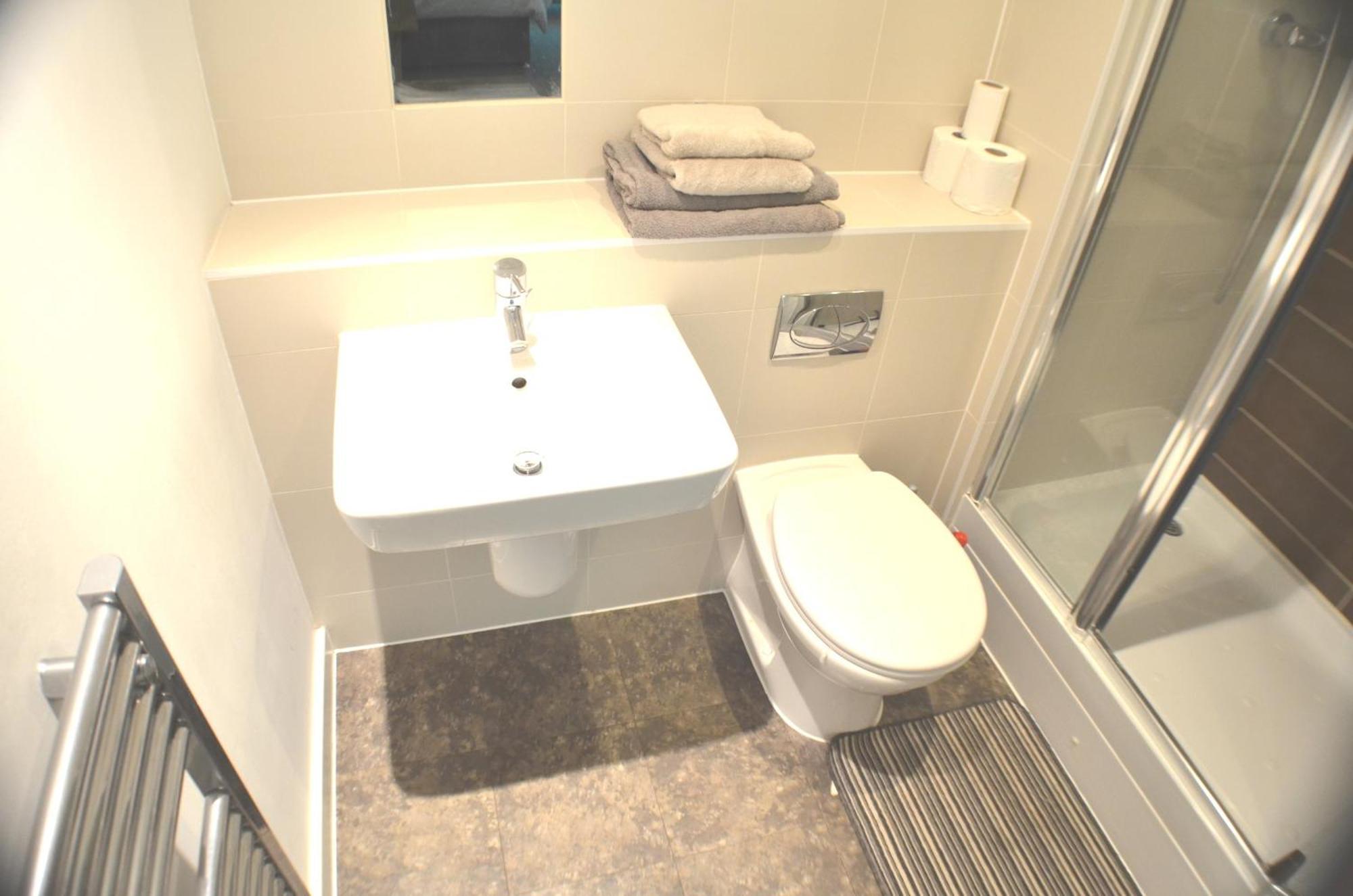 Brentwood Town Retreat - Large 2 Bedroom Apartment Kültér fotó